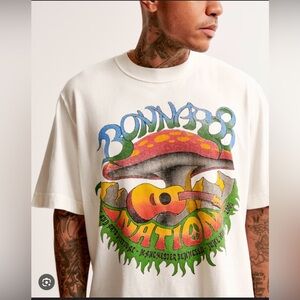 Abercrombie & Fitch Cream Cropped Bonnaroo t shirt could be unisex
